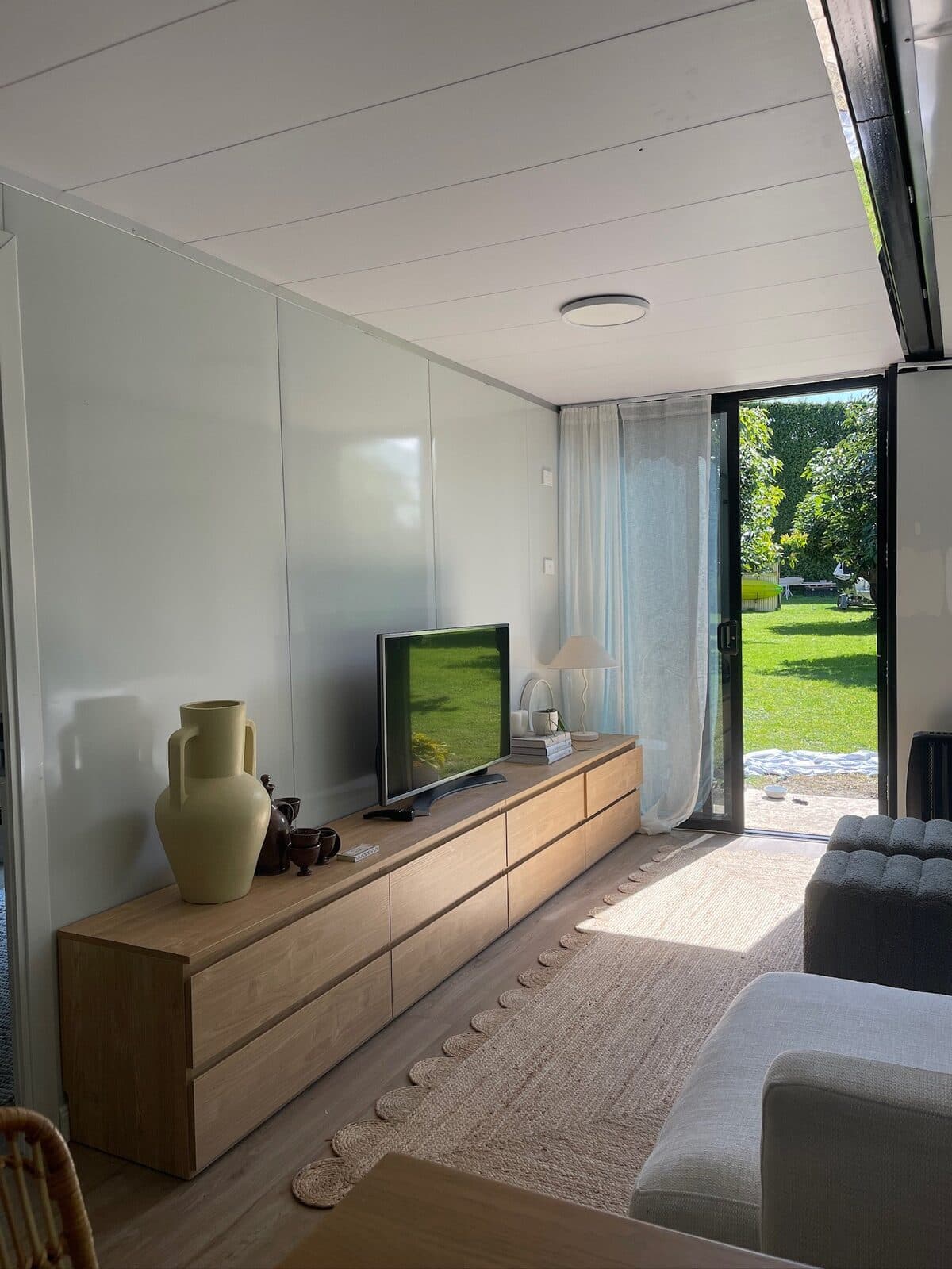 Living con mueble de TV, Casa Smart Mody